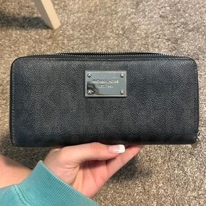 Michael Kors full size zip wallet